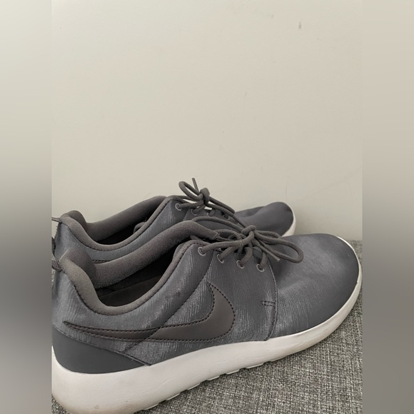 Gorgeous Satin Nike Roshe - Picture 6 of 6